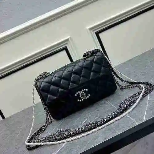 La bolsa de cadena adopta cuero original importado de alto nivel y una versión réplica de alta gama 