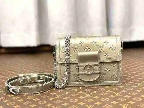El bolso con cadena LV Louis Vuitton está hecho de cuero original importado de primer nivel y una ve