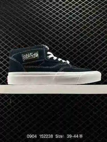 El 90000 Vans Half Cab aporta un estilo clásico al zapato exclusivo del legendario patinador Steve C
