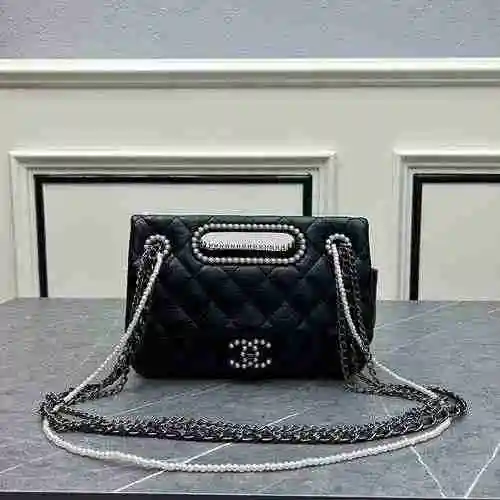 La bolsa de cadena adopta cuero original importado de alto nivel y una versión réplica de alta gama 