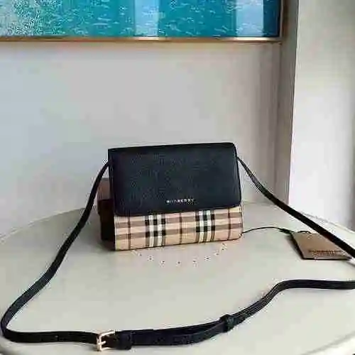 El bolso bandolera Bur Burberry está hecho de cuero original importado de primer nivel y una versión