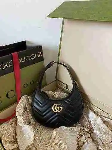 Bolso GUCCI Gucci para axila hecho de material de lona importado, bolsa de regalo de entrega de alta