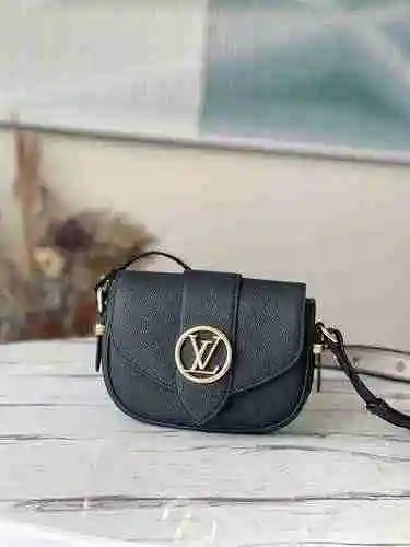 El bolso bandolera LV Louis Vuitton está hecho de cuero original importado de primer nivel y una ver