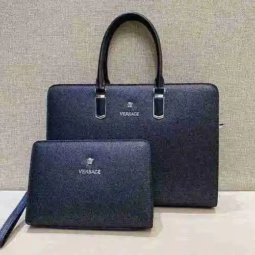 El maletín especial VER Versace para hombre está hecho de cuero original importado de primera calida