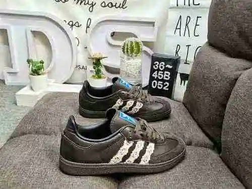052DWales Bonner X Adidas Samba co branded retro sneakers feature a simple color scheme paired with 