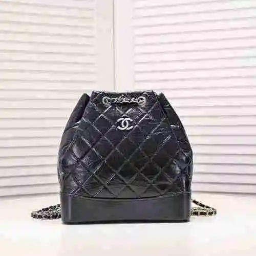 La mochila Chanel Chanel está hecha de material de lona importado, con una bolsa de regalo de entreg