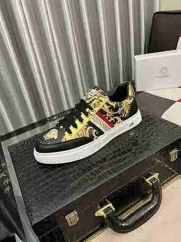 Versace * Código de zapato de hombre: 0909B30 Talla: 38-44