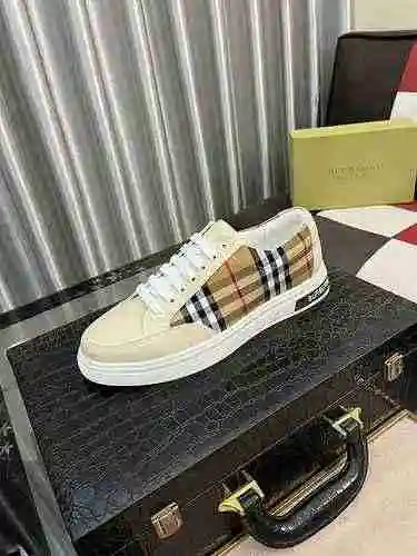 Zapato Burberry Hombre Código: 0909B30 Talla: 38-44