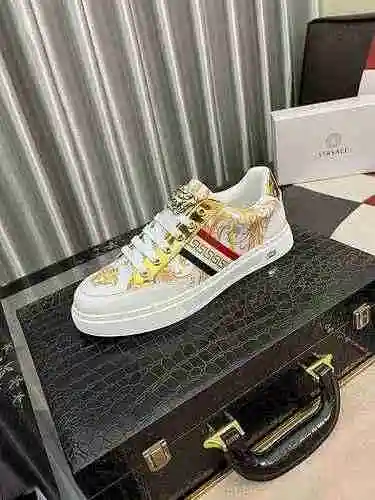 Versace * Código de zapato de hombre: 0909B30 Talla: 38-44