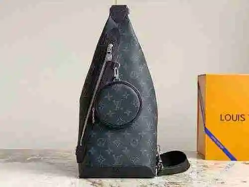 El bolso de pecho exclusivo para hombre de LV está hecho de cuero original importado de primer nivel