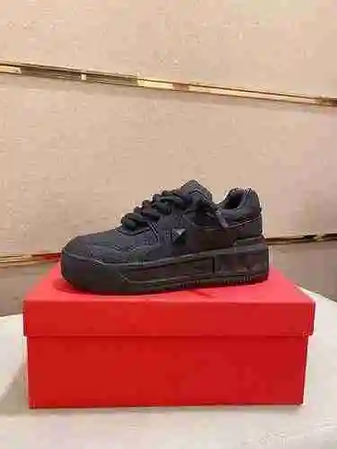 Valentino Pareja Código de estilo: 0910C40 Talla: 34-45 (Personalizable 34, 45.)