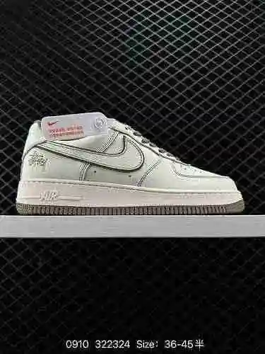 2 auténticas zapatillas informales, versátiles y de caña baja Nike Air Force Low Air Force One. El r