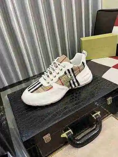 Zapato Burberry Hombre Código: 0909B90 Talla: 38-44