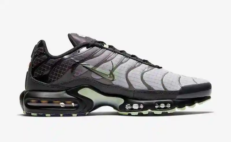 Nike-Air-Max-Plus-Green-Glow-CT1619-001-Release-Date-2.webp