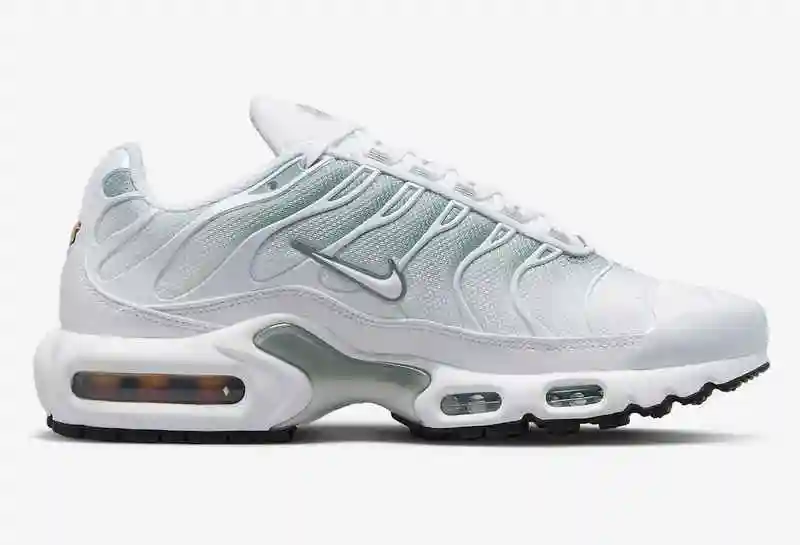 Nike-Air-Max-Plus-White-Mica-Green-DZ3670-100-Release-Date-2.webp