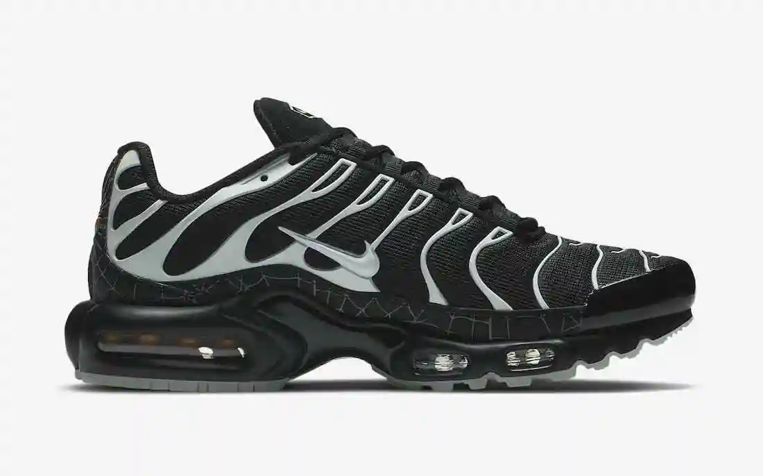 Nike-Air-Max-Plus-Halloween-Spider-Web-DD4004-001-Release-Date-2.webp