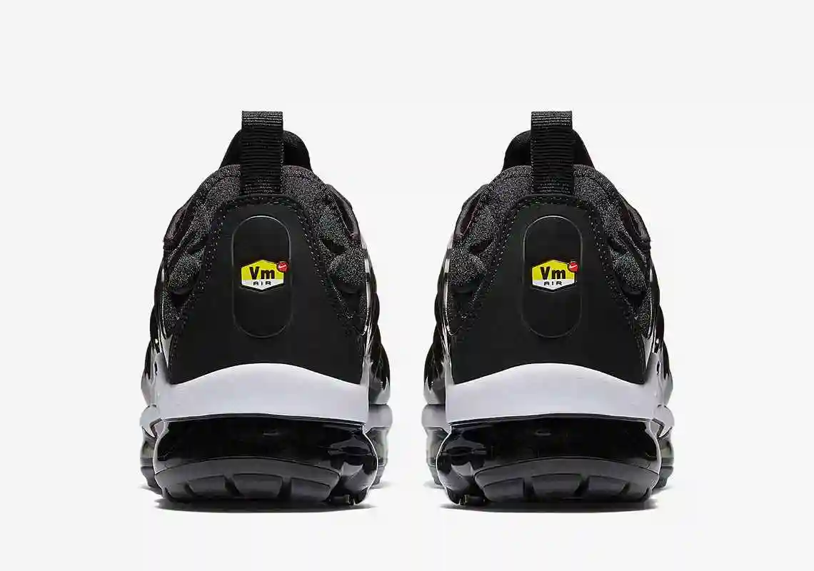 nike-vapormax-plus-black-white-924453-010-6.webp