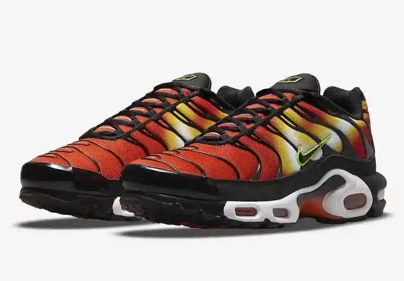 Nike-Air-Max-Plus-Sunset-Gradient-DR8581-800-Release-Date-4.webp