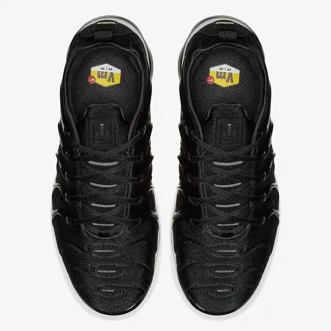 nike-vapormax-plus-black-white-924453-010-4.webp