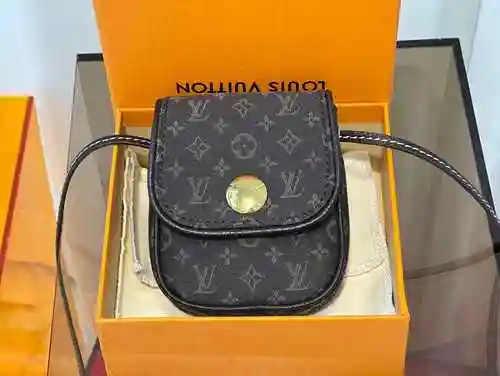 Mini bolso rojo LV hecho de material de lona importado, bolsa de regalo de entrega de alta calidad, 