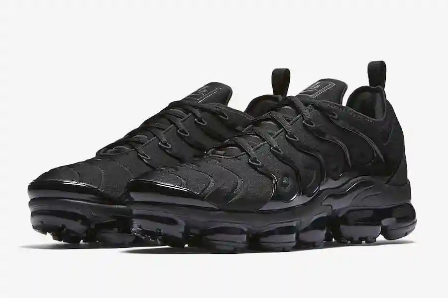 nike-air-vapormax-plus-black-924453-004-4.webp