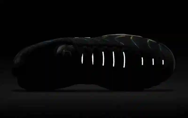 Nike-Air-Max-Plus-DH4776-001-Release-Date-6.webp