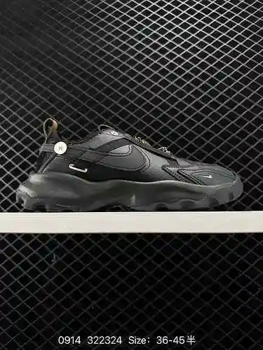 El popular artículo de las 2 Nike TC 79 presenta correas y ganchos entrelazados, así como su enrutam