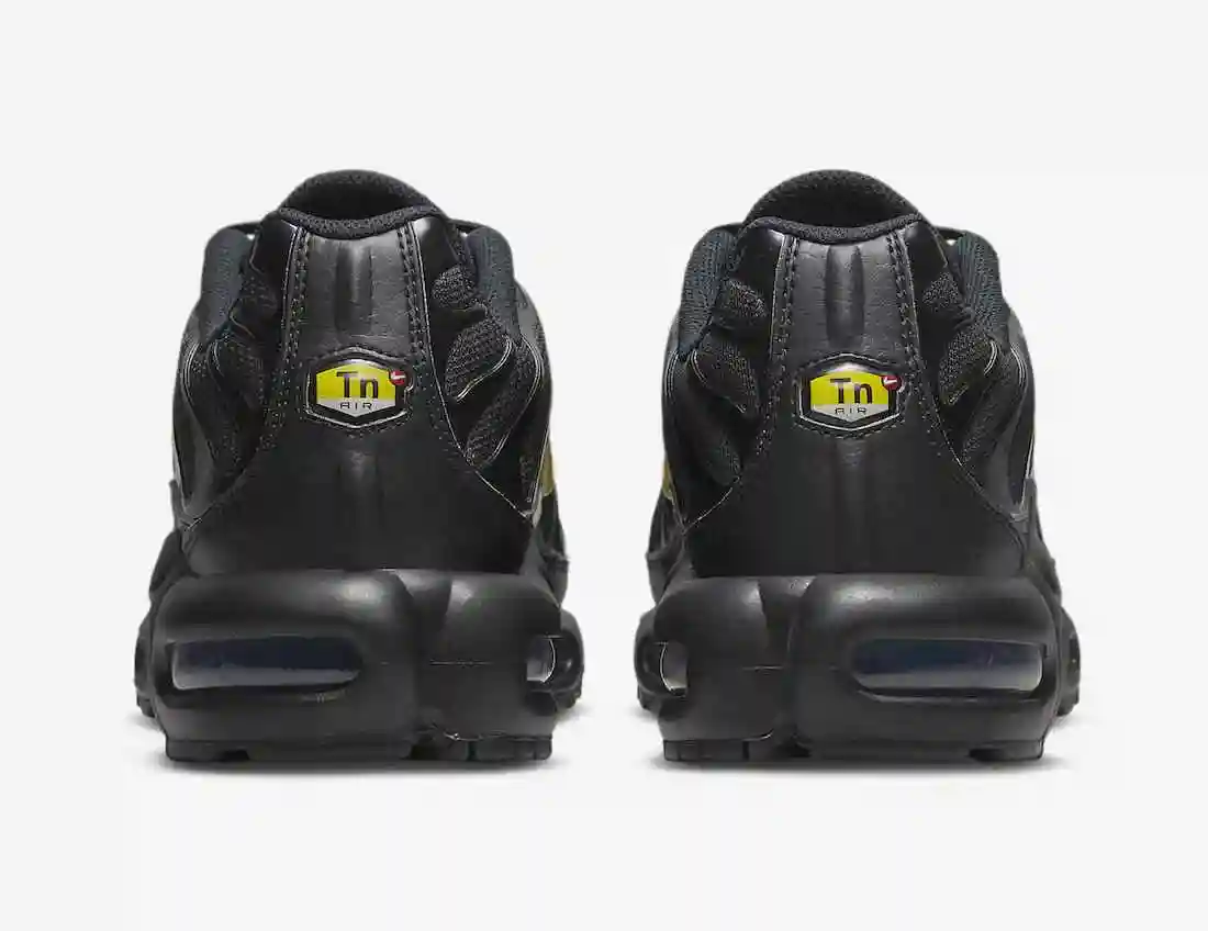 Nike-Air-Max-Plus-Triple-Black-DX2652-001-Release-Date-5.webp