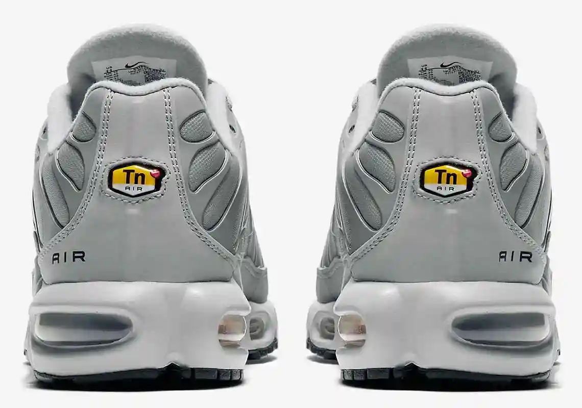 nike-air-max-plus-CU3454-002-6.webp