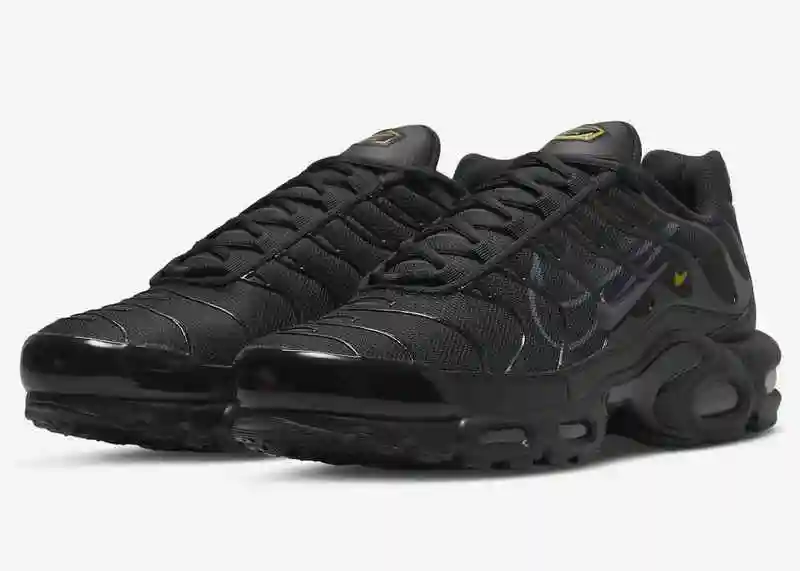 Nike-Air-Max-Plus-Triple-Black-DX2652-001-Release-Date-4.webp