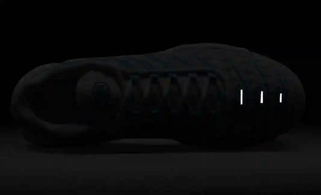Nike-Air-Max-Plus-Marseille-FQ2397-100-Release-Date-8-1068x648.webp