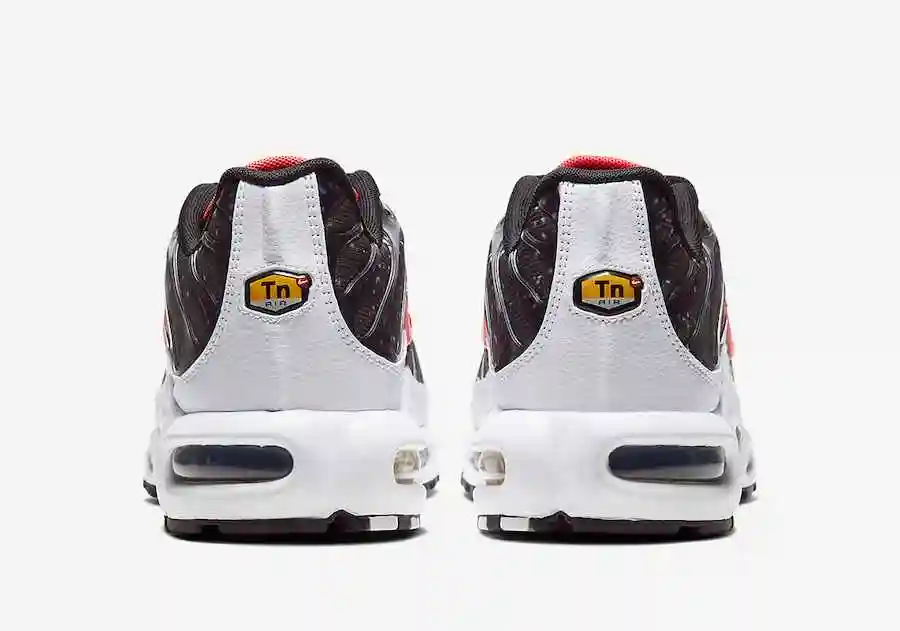 Nike-Air-Max-Plus-Supernova-Galaxy-CW6019-001-Release-Date-4.webp