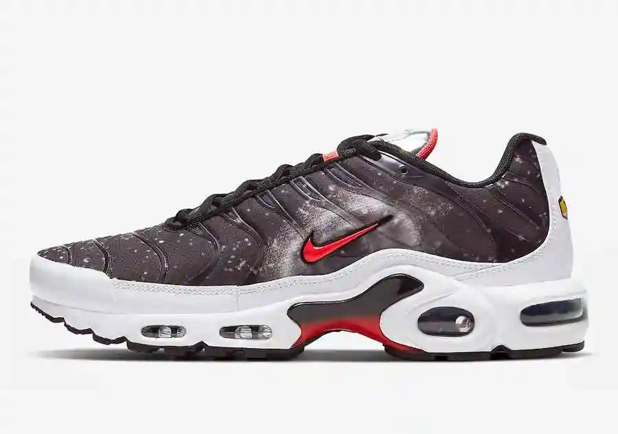 Nike-Air-Max-Plus-Supernova-Galaxy-CW6019-001-Release-Date-1.webp