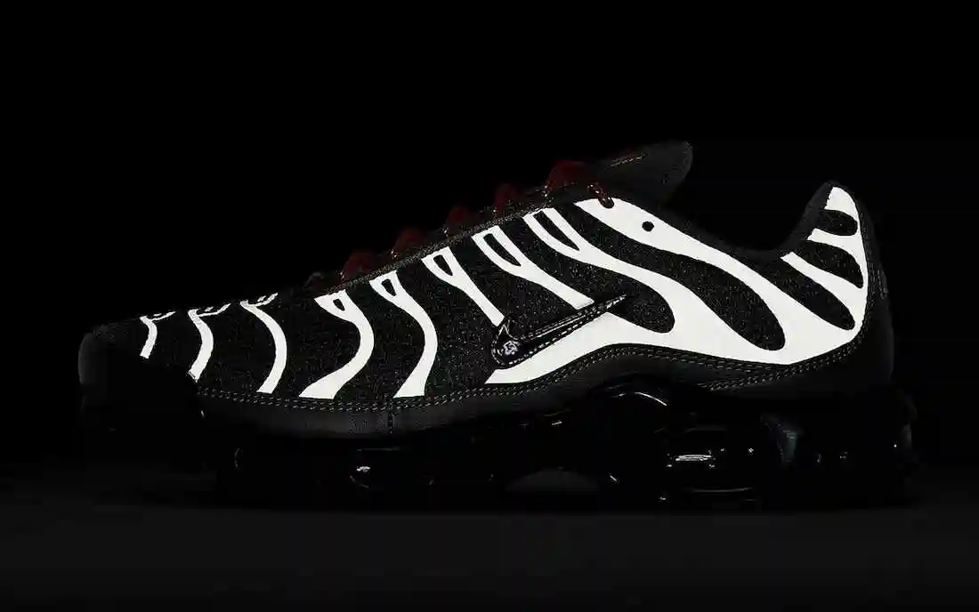 Nike Air Max Plus “Olive Reflective”DN7997-200 40-46 (3).webp
