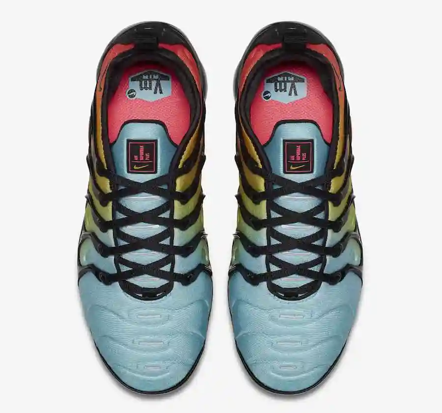 nike-air-vapormax-plus-bleached-aqua-ao4550-002-release-date-4.webp