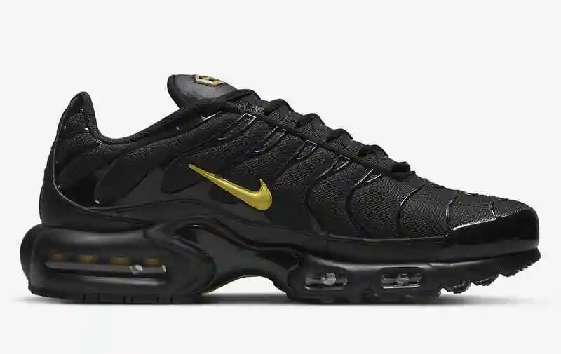 Nike-Air-Max-Plus-Triple-Black-DX2652-001-Release-Date-2.webp