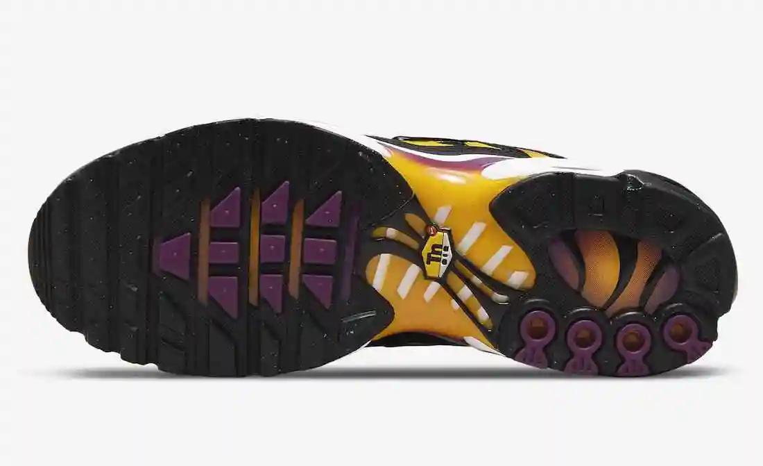 Nike-Air-Max-Plus-DX2663-001-Release-Date-1.webp