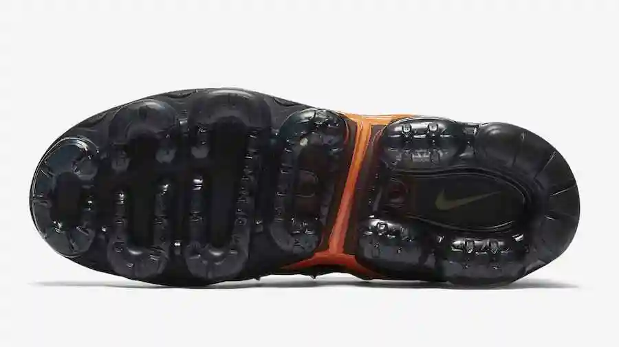 nike-air-vapormax-plus-bleached-aqua-ao4550-002-release-date-2.webp