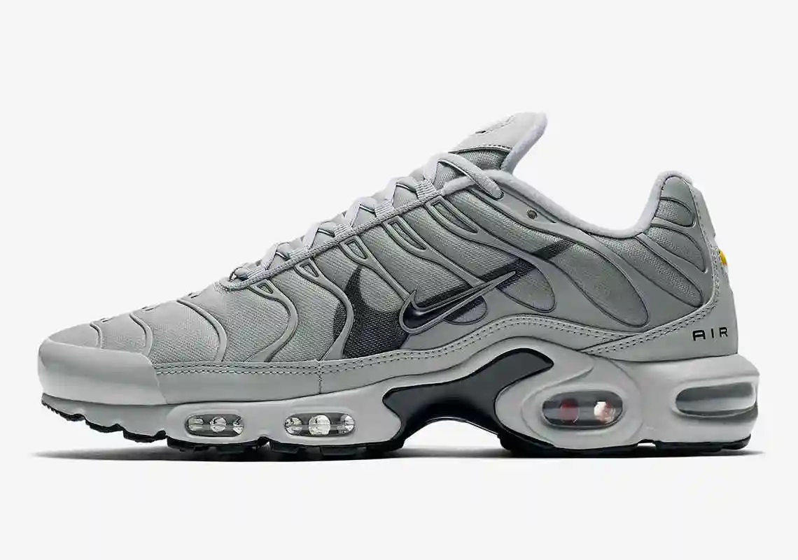 nike-air-max-plus-CU3454-002-1.webp