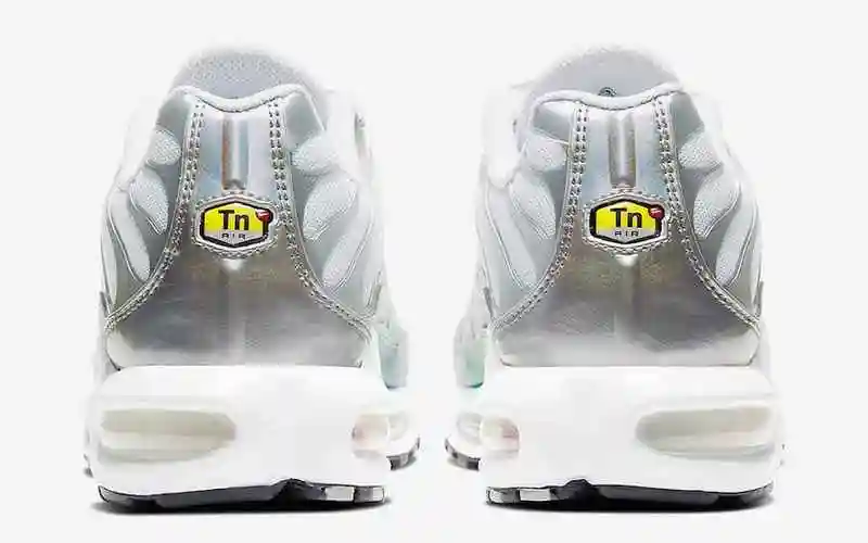 Nike-Air-Max-Plus-White-Metallic-CW2646-100-Release-Date-4.webp