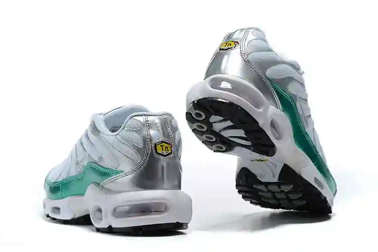 Nike Air Max Plus CW2646-100 40-46 (1).webp