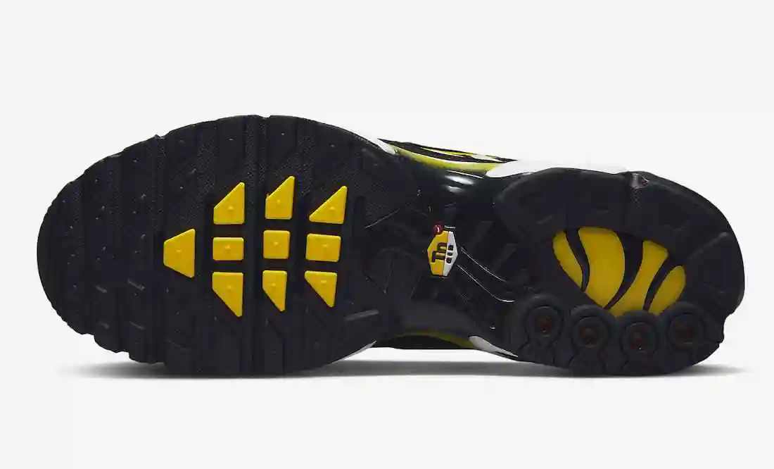 Nike-Air-Max-Plus-Black-Yellow-White-DQ3983-001-Release-Date-2.webp