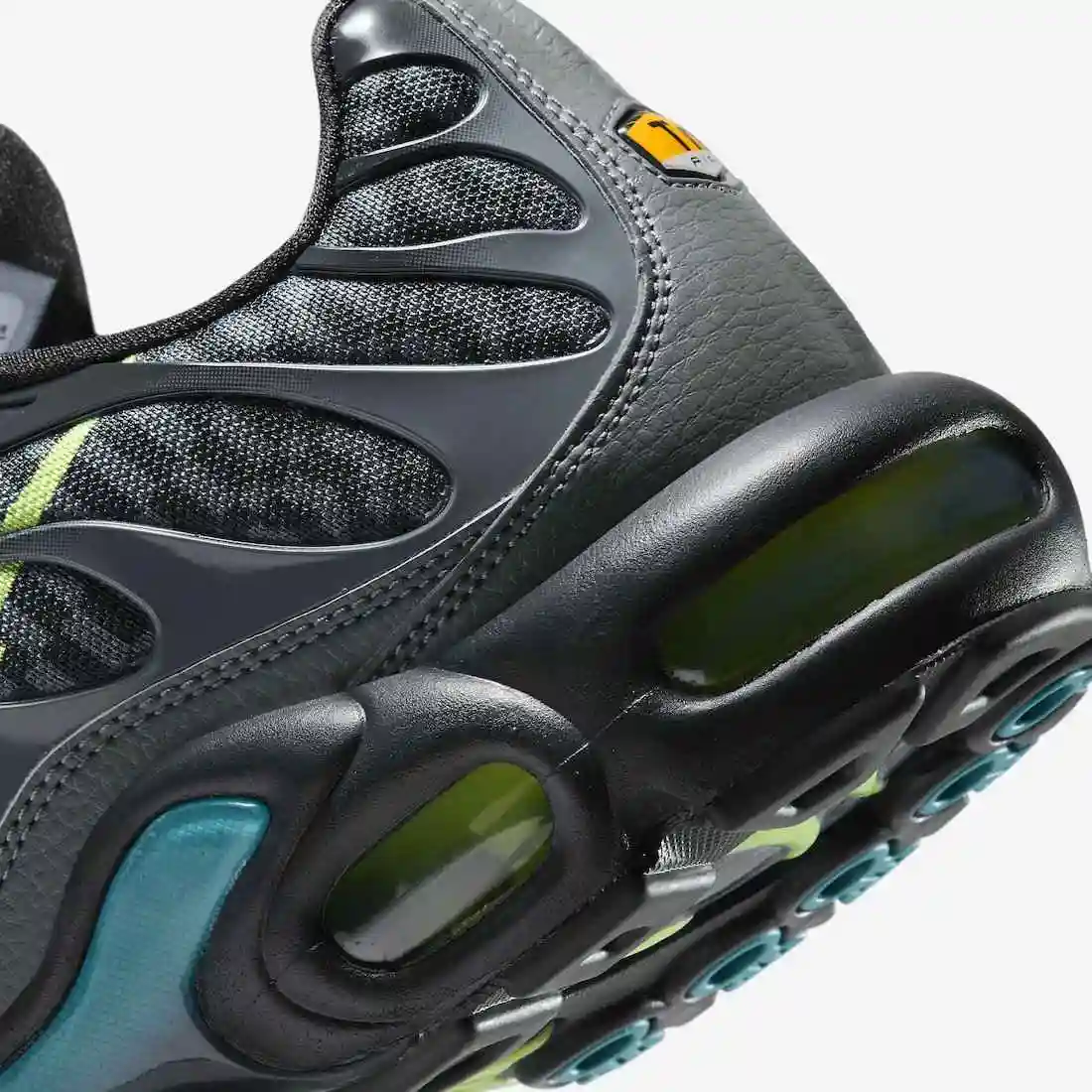 Nike-Air-Max-Plus-DJ6896-070-Release-Date-8.webp
