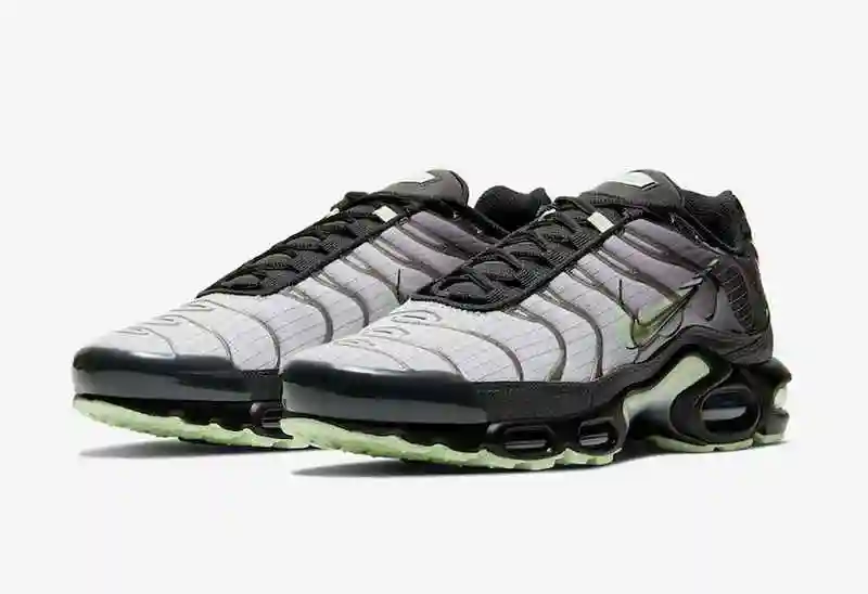 Nike-Air-Max-Plus-Green-Glow-CT1619-001-Release-Date-4.webp