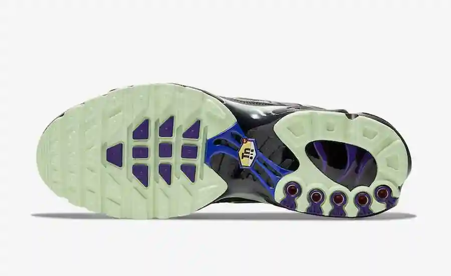 Nike-Air-Max-Plus-Green-Glow-CT1619-001-Release-Date-1.webp