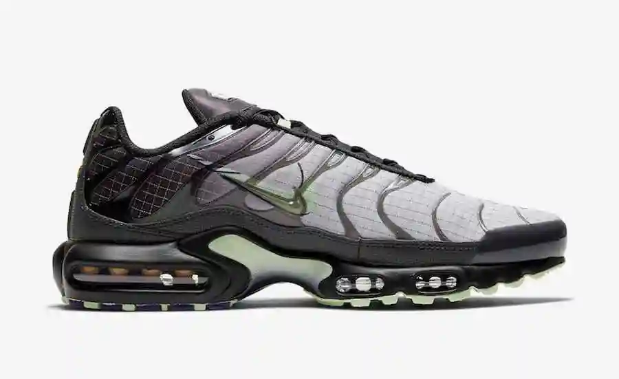 Nike-Air-Max-Plus-Green-Glow-CT1619-001-Release-Date-2.webp