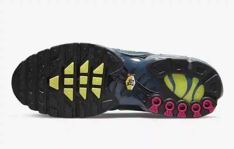 Nike-Air-Max-Plus-DH4776-002-Release-Date-1.webp
