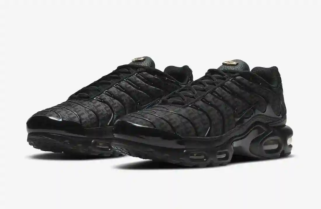 Nike-Air-Max-Plus-Black-DD9609-001-Release-Date-4.webp