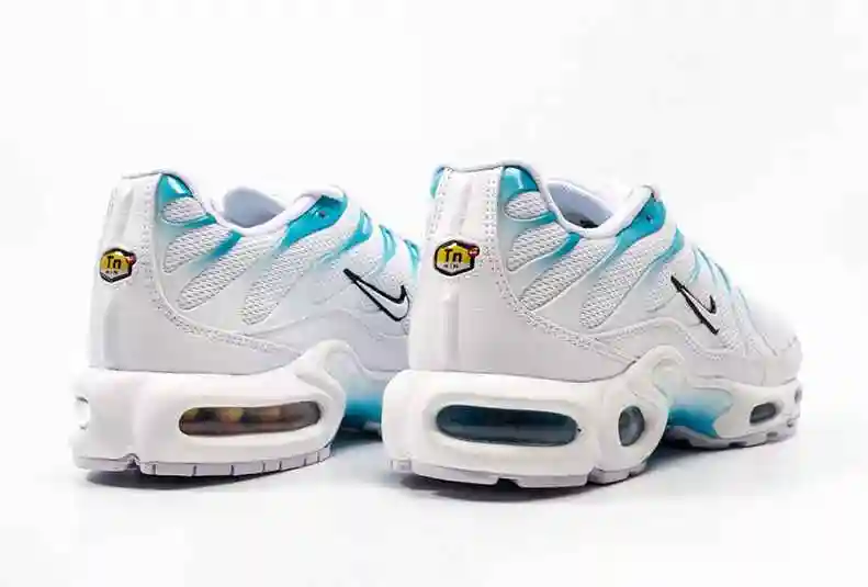 nike-air-max-plus-blue-fury-852630-105-3.webp