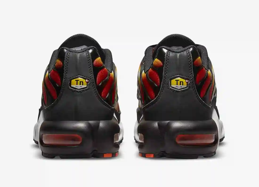 Nike-Air-Max-Plus-Sunset-Gradient-DR8581-800-Release-Date-5.webp